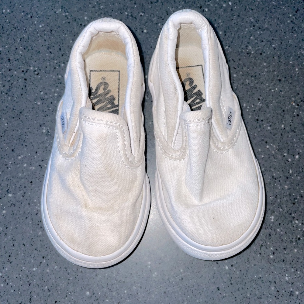 5c White Slip-on Vans